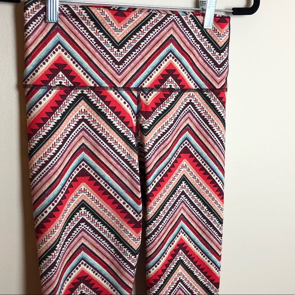 Aerie Pink Chevron Workout Leggings, Medium - Picture 2 of 6